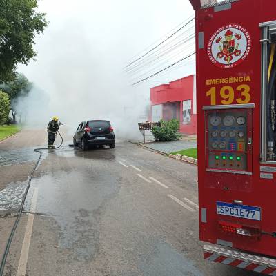 Corpo de Bombeiros Militar combate incêndio em veículo no centro de Nova Mutum - Notícias - Mato Grosso digital
