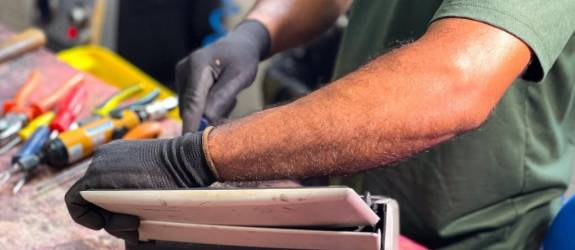 Seciteci doa 310 computadores e forma 370 alunos no programa Recytec