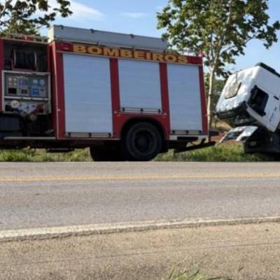 Bombeiros controlam incêndio em caminhão na rodovia BR-070 - Notícias - Mato Grosso digital