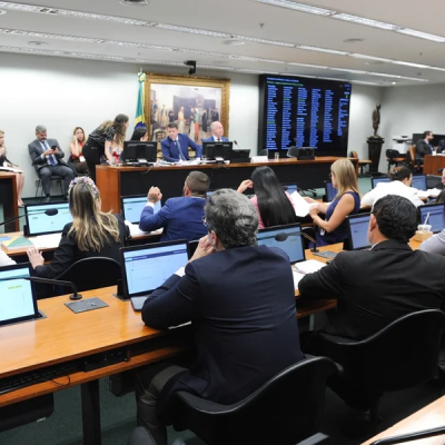CCJ da Câmara adia votação da PEC que acaba com escala 6×1 - Notícias - Mato Grosso digital