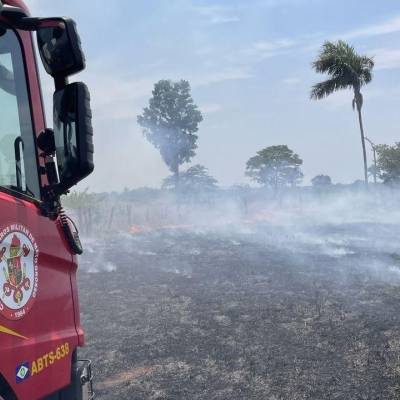 Corpo de Bombeiros combate incêndio em pastagem em chácara - Notícias - Mato Grosso digital