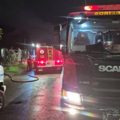 Corpo de Bombeiros combate incêndio em residência de Sinop - Notícias - Mato Grosso digital