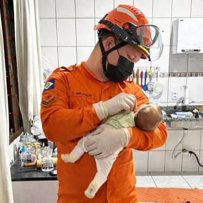 Corpo de Bombeiros socorre bebê recém-nascido que engasgou com saliva - Notícias - Mato Grosso digital