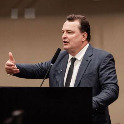DE BRASÍLIA: Max Russi comemora arquivamento da PEC da Blindagem - Notícias - Mato Grosso digital