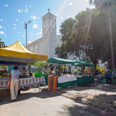Feira da Agricultura Familiar movimenta a Praça Alencastro nesta segunda - Notícias - Mato Grosso digital