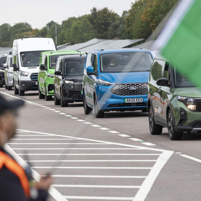 Ford Transit conquista recorde com maior desfile de vans do mundo - Notícias - Mato Grosso digital
