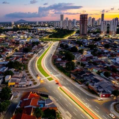 Governador entrega ampliação da Avenida Parque do Barbado e 411 escrituras definitivas para moradores do Renascer - Notícias - Mato Grosso digital