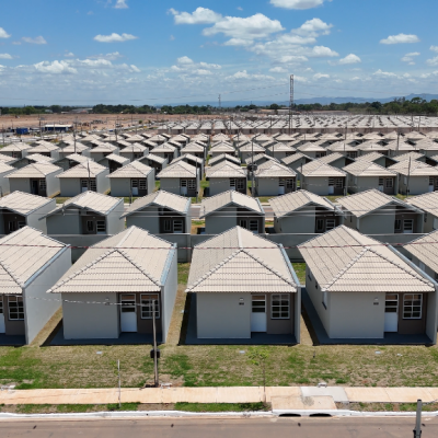 Governo de Mato Grosso e a União entregam 597 casas em Primavera do Leste - Notícias - Mato Grosso digital