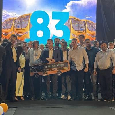 Governo de MT entrega mais 83 novos ônibus para transportar alunos do campo - Notícias - Mato Grosso digital