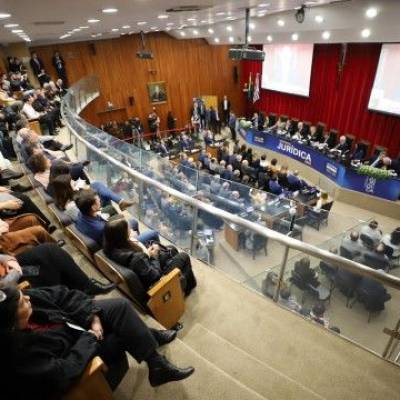 Livro lançado no TCE-MT é entregue na XXIII Semana Jurídica do TCE-SP - Notícias - Mato Grosso digital