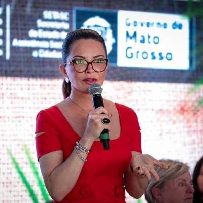 Primeira-dama de MT reforça ações dos programas SER Família Mulher e SER Família Indígena com entrega de novos veículos - Notícias - Mato Grosso digital