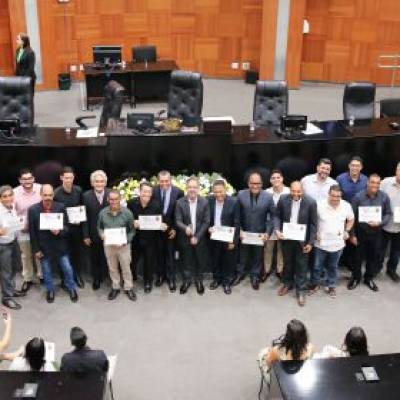 Sessão especial homenageia personalidades da educação - Notícias - Mato Grosso digital