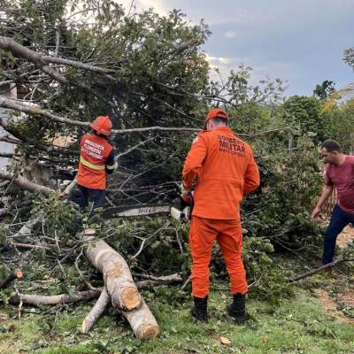 Temporal causa estragos em Juara e mobiliza equipe do Corpo de Bombeiros - Notícias - Mato Grosso digital