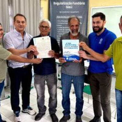 Wilson Santos entrega títulos definitivos de imóveis a moradores do Pedra 90 - Notícias - Mato Grosso digital