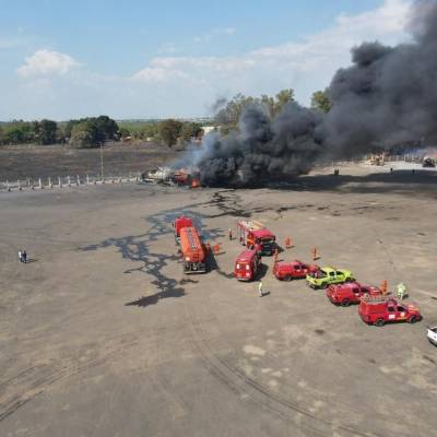 Corpo de Bombeiros combate incêndio em carretas em posto de combustível - Notícias - Mato Grosso digital